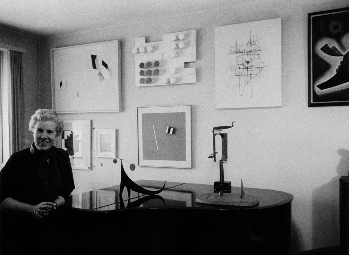 Marguerite Hagenbach dans son appartement à Bâle, 1953 env.